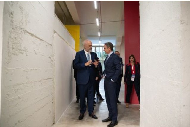 Rama takon veçmas Mitsotakis gjatë Samitit të Procesit të Berlinit