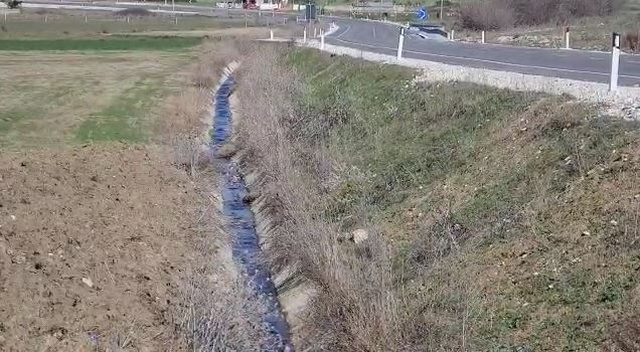 U gjet i vdekur në kanal, zbardhet ngjarja: 70-vjeçari u vra nga fqinji i tij me sëpatë