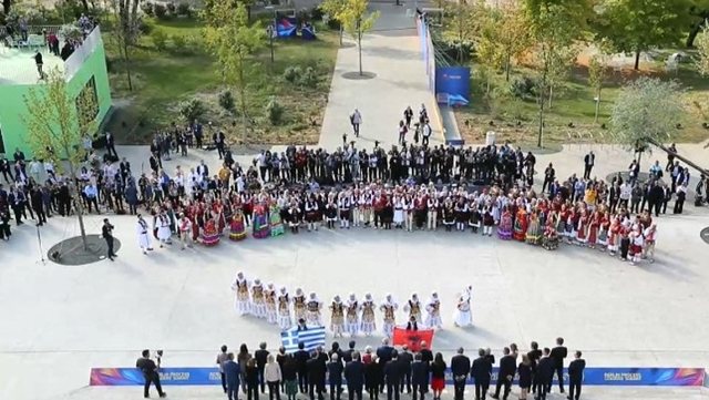 Këngë e valle në Samitin e Procesit të Berlinit, artistët performojnë para liderëve europianë!