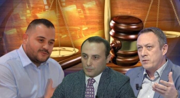 Gerd Hoxha, gjyqtari i Veshos që liron kriminelë dhe dënon gazetarë, si e çau rrjetën e Vetingut. CNA: Është marionetë e PS dhe ‘vrasës’