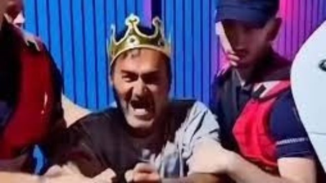 Publikuan në media videon e arrestimit të “Ujkut të Cërrikut”, e pësojnë keq policët në Elbasan