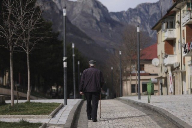 Plakja e popullsisë në Shqipëri, studiuesit: Do ketë pasoja të mëdha për ekonominë