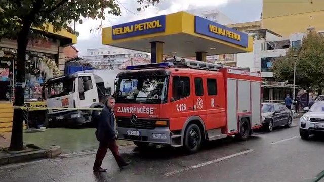Shpërthim në një pikë karburanti në Tiranë, dy të plagosur. Policia jep detajet
