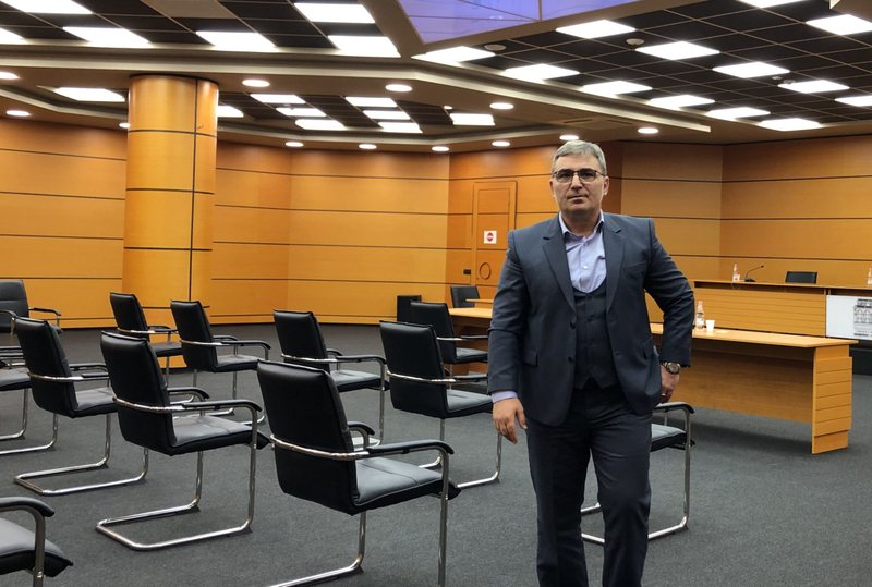 Prokurori Agron Bushati mban thikë dhe doreza, ia mori krimit, kërkohet shkarkimi i tij në KPA