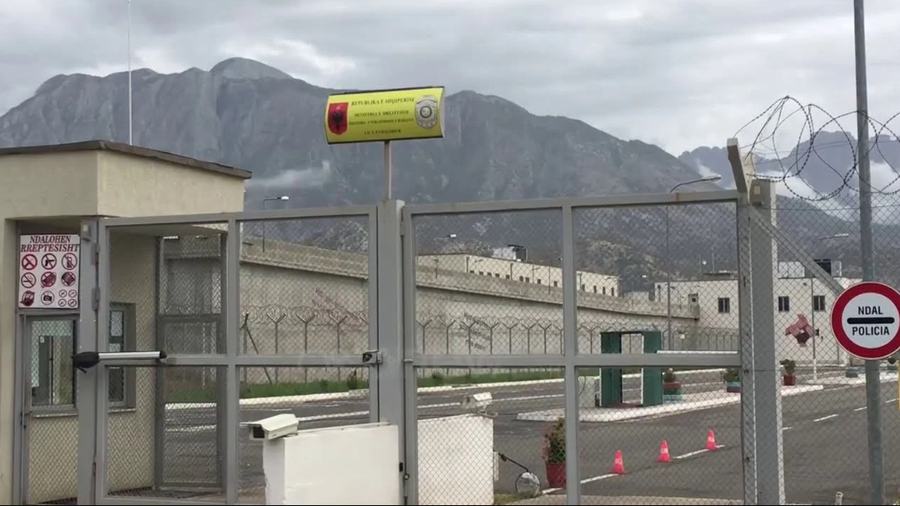 Vrasja në burgun e Peqinit, Gjykata lë në burg Sokol Mjacajn dhe 11 zyrtarë, 1 detyrim paraqitje