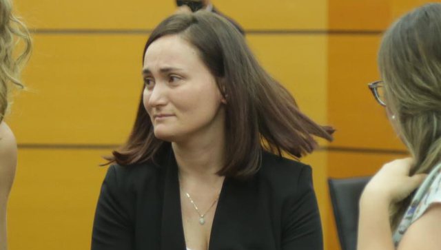 Ja kush është gjyqtarja Atalanta Zeqiraj që urdhëroi reprezaljen ndaj gazetarit Elton Qyno, babai i saj përlau tendera publikë, SHBA-BE kërkuan të largohej nga drejtësia si e korruptuar