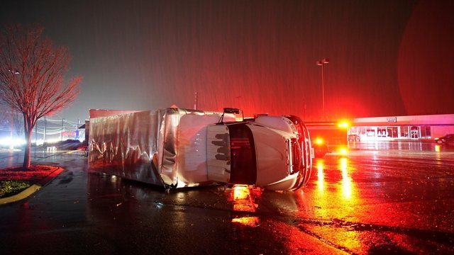 Tornado dhe stuhi në SHBA, 6 të vdekur në Tenesi nga moti i keq