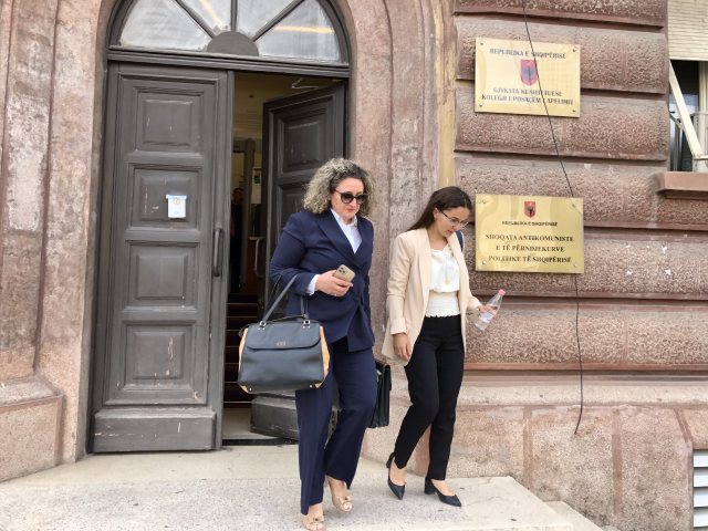 A ka gisht Berisha? Aksidentohet familja e gjyqtares që do ta mbyllë në arrest shtëpie të martën