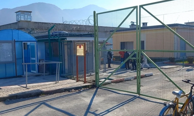 Arrestohet shefi i policisë në burgun e Drenovës, dyshohet se ka lidhje me ngjarjen në Peqin