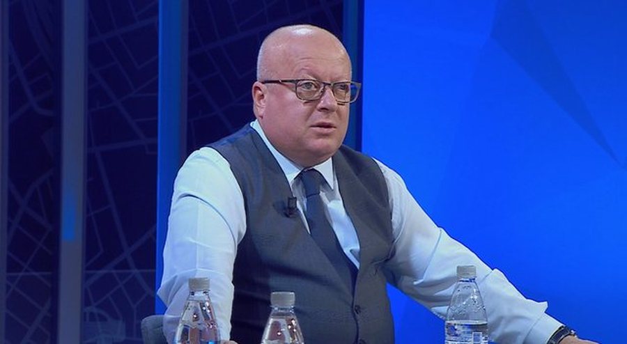 Avokati Gjokutajt: SPAK është çmendur, një zotëri si Berisha nuk mund të futet në burg, ai del në televizor