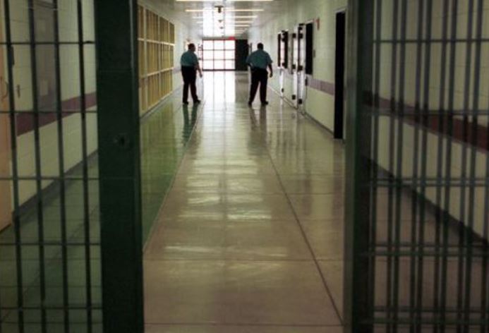 EMRI/ Ndërron jetë i dënuari në burgun e Lezhës, dyshimet e para