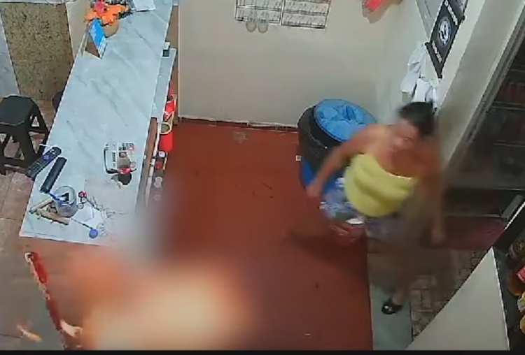 Pamje të rënda/ Gruaja i vë flakën burrit me benzinë, 50-vjeçari vdes në spital
