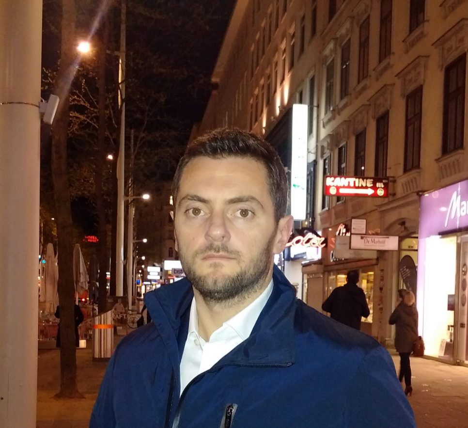 Policia kontroll administratorit të Syrit Tv Gaz Spahia në Rinas, dyshime se lëviz paratë e Shkëlzenit. Përfitoi prona publike nga qeveria Rama?