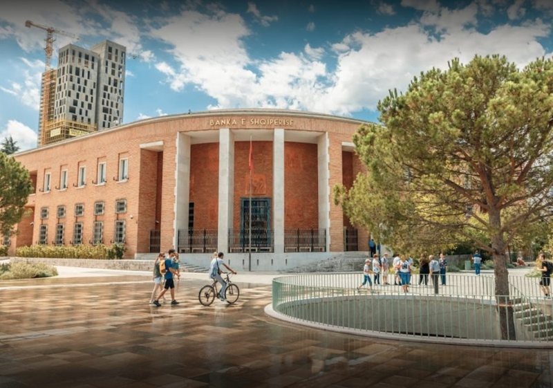 Banka e Shqipërisë do tërheqë deri 330 milionë euro nga tregu – Ndërhyrje më energjike në 2023 për të ndalur mbiçmimin e lekut në raport me valutat