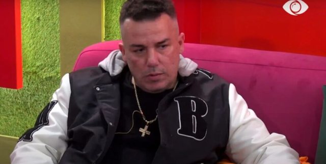 “Më tha fli me kë të duash aty brenda shtepisë bëj seks”, Albi Nako flet për partneren