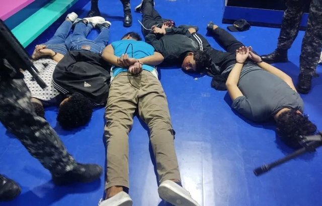 Pengmarrja e stafit të televizionit në Ekuador, arrestohen 13 persona për terrorizëm