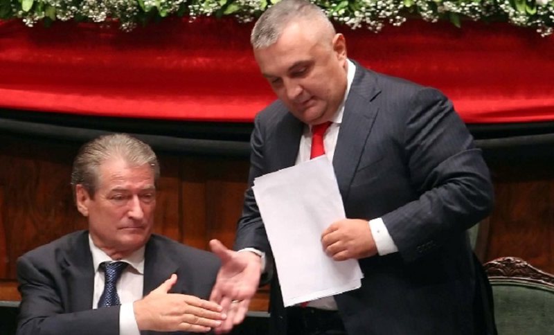 Videoja e Metës që mban peng Berishën, Shkëlzeni e Fahri Balliu duke bërë pazare me pasuritë publike në zyrën e Dritan Priftit. Pse Spartak Braho nuk tregon të vërtetën në SPAK?