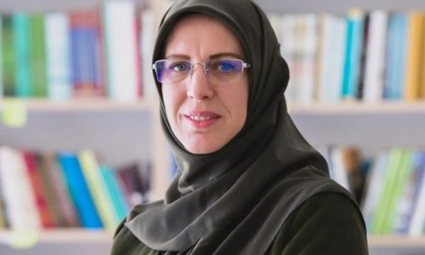 Orgjia me 14-vjeçaren / Habit psikologia Berisha: Vajza është rritur nëse i kanë ardhur mestruacionet, burrit tim i gjeta 2 dashnore