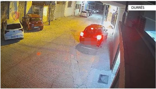 “Ia kam blerë unë”/ 41 vjeçarja i vë flakën makinës së ish-të dashurit, tenton t’i djegë edhe banesën!
