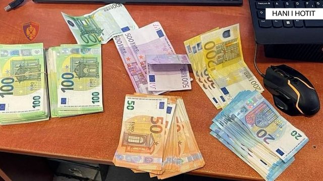 Sa pikasi policinë, e hodhi armën nga makina, arrestohet i moshuari, efektivët i gjejnë tufat me para