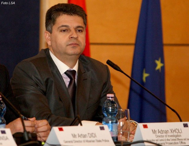 Krimi i organizuar kërcënoi familjen e prokurorit të SPAK Adnan Xholi, mesazhi nga grupet në Dubai dhe Belgjika. Mafia në alarm nga disa dosje të reja
