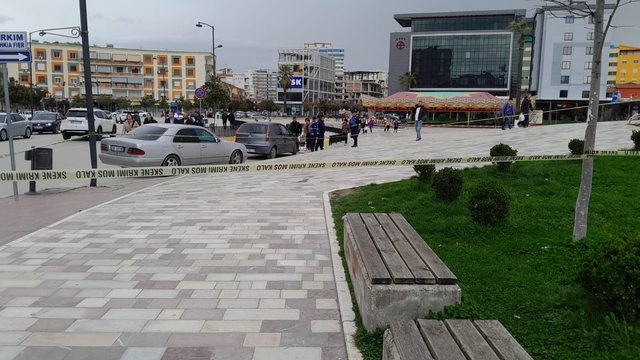 Sherr me thika në Fier, vdes 19-vjeçari