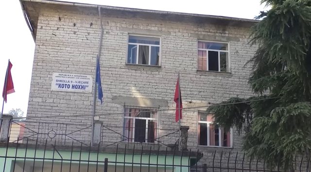 E rëndë në Gjirokastër/ 13-vjeçarja plagos me thikë 15-vjeçarin, dyshohet për xhelozi