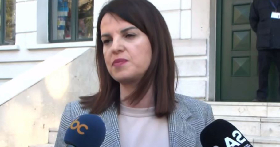 Ministrja e Shëndetësisë mohon se shkarkimi i Albana Ficos ka lidhje me zjarrin në Urgjencë