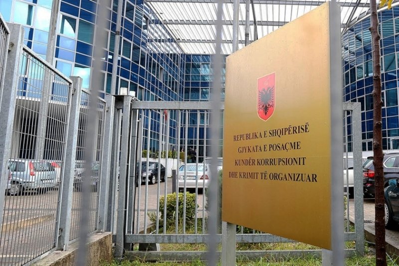 SPAK lëshon 9 urdhër-arreste për ish-zyrtarë të Bashkisë së Tiranës, mes tyre ish drejtori i UKT dhe IMT (Akuzat)