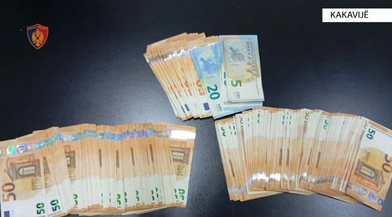 Mbi 11 mijë euro të padeklaruara me vete, ndalohet në Kakavijë 53-vjeçari, sekuestrohen paratë