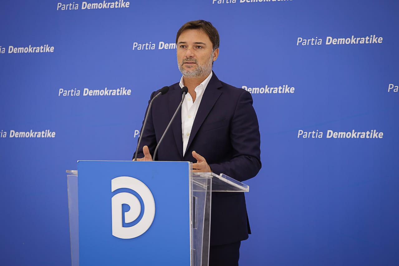 “PS duhet të tregojë, a do ta dështojë komisionin?”/ Alibeaj: konfirmon negociatat e mazhorancës me Rithemelimin: Tani që letrat janë hapur…
