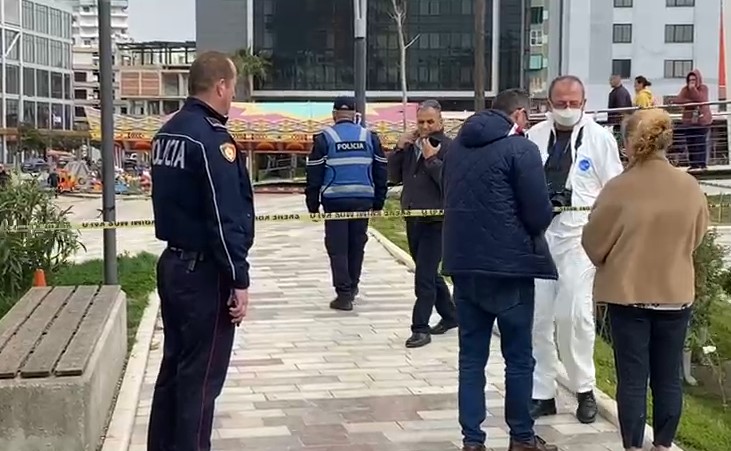Emri/ Ky është 19-vjeçari që u vra me thikë në Fier, identifikohen edhe autorët