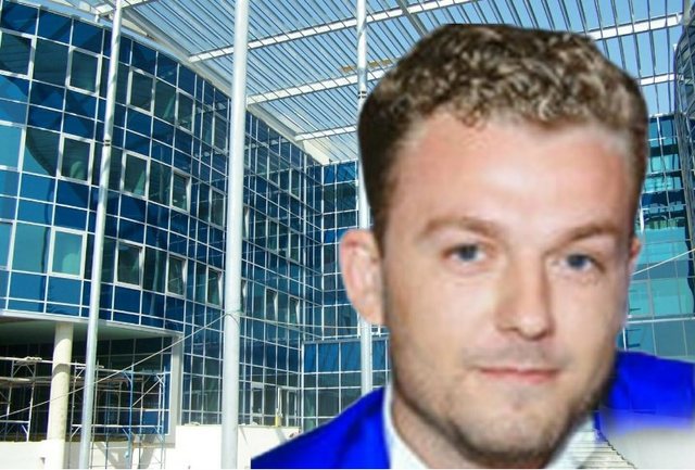 Uniformat / ‘Bishtaleci i prokurimeve’ Endri Mullai 7.6 milionë euro tender kompanisë që u kallëzua nga policia për mashtrim me kontratat publike. Çfarë e lidh me Petrit Kasapin? Si e shpëtoi Çuçi nga duart e BKH-së