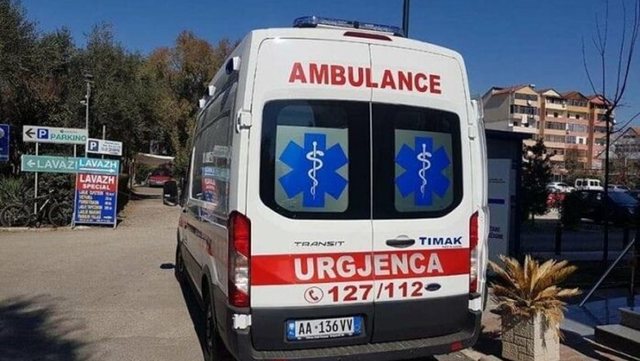 E rëndë në Mamurras/ Adoleshentin e zë korrenti brenda në shtëpi, ndërron jetë në spital
