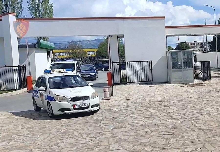 Tritoli në banesën e gjyqtarit të Shkodrës, policia ‘blindon’ zonën