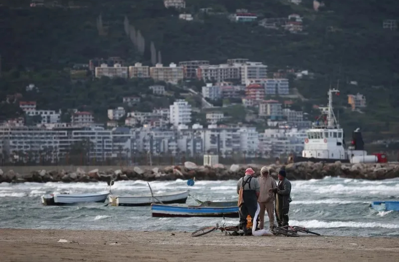 “Kanë pamje nga vilat e Trampit” – Çmenduria në Vlorë, rriten deri në 200 euro për m2 banesat nga ku shihet Sazani!