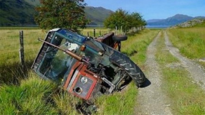 Zetori humb kontrollin dhe bie në kanal, ndërrojnë jetë tragjikisht shoferi dhe 21-vjeç