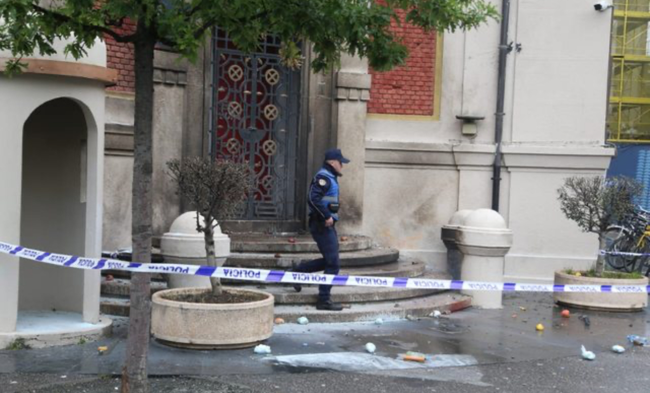 “Molotovi nuk ka vend në demokraci!” Edhe britanikët kundër protestës së Berishës dhe Metës
