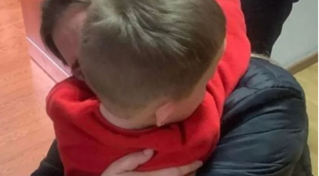 “Rrëmbeu” dhe mbajti të fshehur nipin, Gjykata e Durrësit merr vendimin për gjyshen