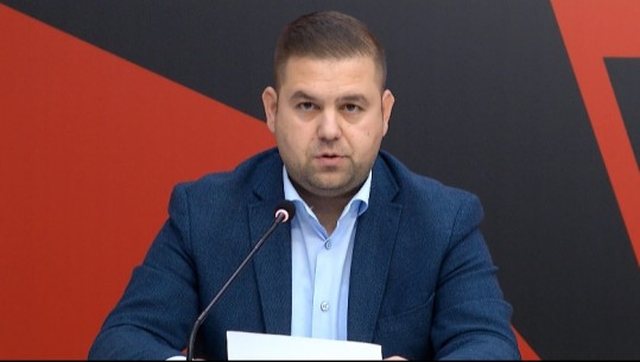 Braimllari akuzon njerëzit pranë Metës se iu kërkojnë njerëzve që mos i bëjnë like në Facebook