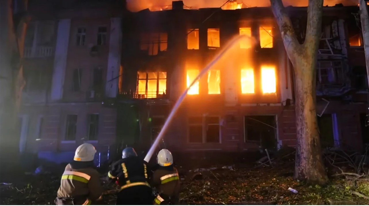 Rusia godet me dronë një hotel në një qytet ukrainas në Detin e Zi