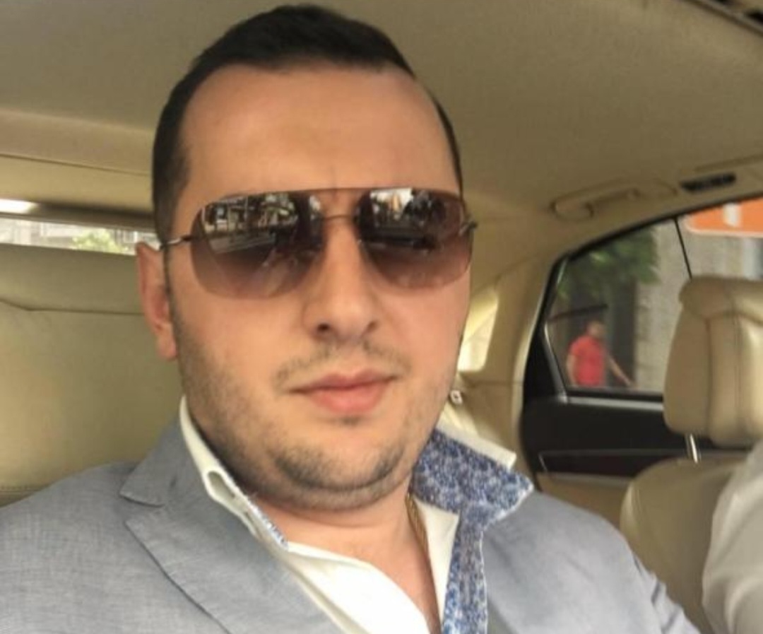 Zv shefi i komisariatit nr 1 Tiranë Rezart Kuçi ‘noton’ në luks. Ku i gjeti paratë dhe çfarë raporti ka me grupet kriminale të Vlorës?