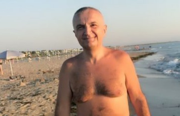 Ilir Meta si Gadafi, harem me vajzat e LRI, si dhe ku ia çonin skllavet e seksit (rrëfime, rrethana dhe një dosje)