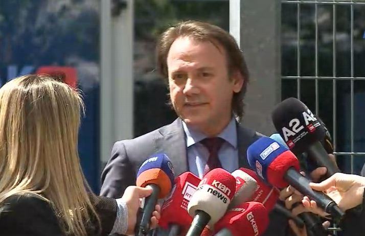 Ralf Gjoni u bashkua më amerikanët. A e  fundosi Metën me dëshminë e sotme në SPAK? Si u akuzua dhe sulmua fizikisht nga njerëzit e çiftit të korrupsionit
