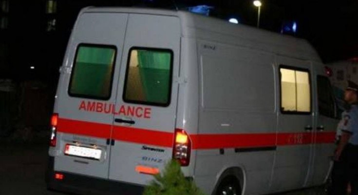 E rëndë në Tiranë, 26-vjeçarja vetëhidhet nga kati i 5-të i pallatit