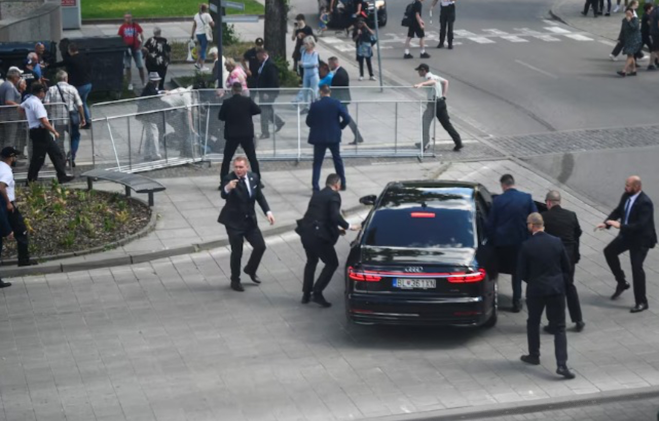 Qëllohet me armë kryeministri i Sllovakisë
