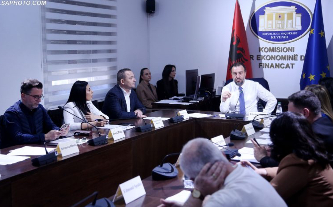 Eduart Shalsi propozon ligjin për oligarkët, do u konfiskohen pronat qytetarëve për projektet e klientëve të qeverisë. Dakortësi edhe nga Berisha-Meta