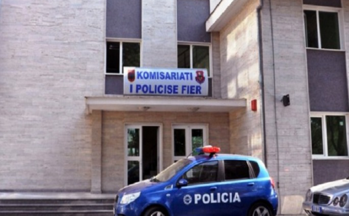 Rrëzohet duke punuar nga shkallët e rafinerisë së naftës, 51-vjeçari përfundon në spital 