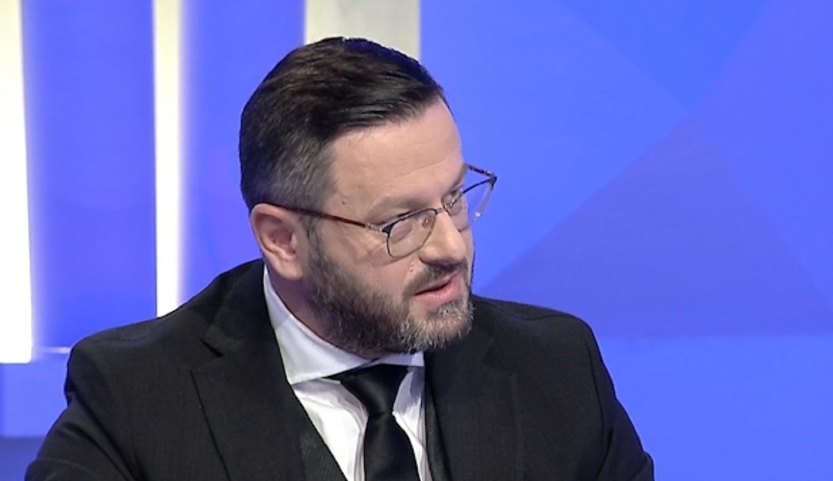 Biseda / Deputeti Ndreca prova ‘mastrubimi’ për të kapur SPAK, qejfi ia ka, por b…nuk ia mban nga dosjet. Synon t’i zërë vendin Manjës duke i rënë në sy Ramës?