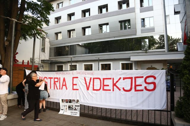 ‘Kasapët’ e Onkologjikur, gazetarja: Janë kryer operacione pa qenë e nevojshme për pacientin
